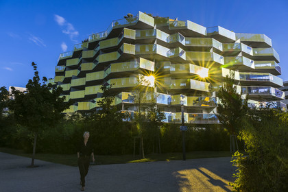 France, Hérault (34), Montpellier,  quartier de Port Marianne, les rives du Lez, la résidence Koh-I-Noor conçu par l'architecte Bernard Bühler