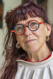 France, Hauts-de-Seine, Colombes, the french artist and lacquerer Isabelle Emmerique in her studio