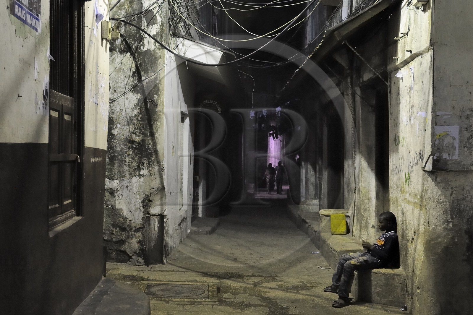 Tanzanie, archipel de Zanzibar, île de Unguja (Zanzibar), ville de Zanzibar, quartier Stone Town, classé Patrimoine Mondial de l' UNESCO, une ruelle de la vieille ville dans le quartier de Shangani