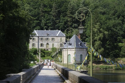 France, Nièvre (58), lac des Settons, le barrage