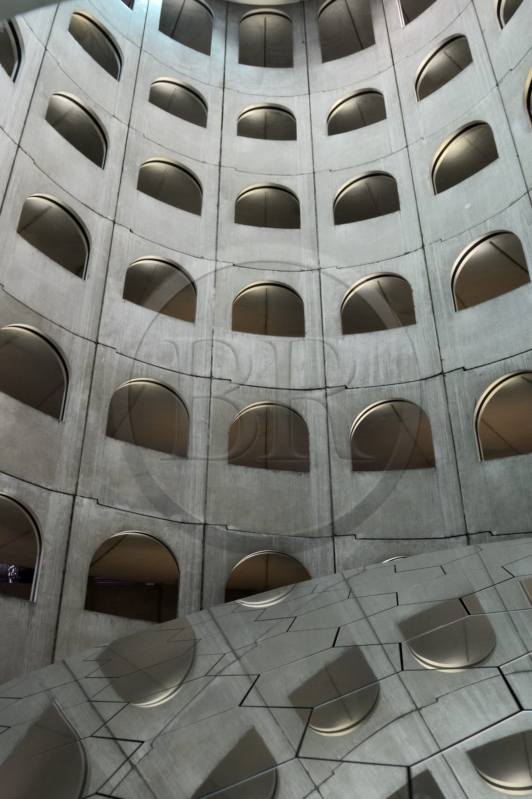 France, Rhône (69), Lyon, Place des Célestins, parking souterrain hélicoïdal conçu par Michel Targe, Daniel Buren et Jean-Michel Wilmotte (1994)