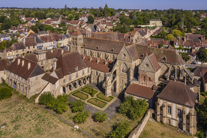 France, Allier (03), former province of Bourbonnais, Souvigny, the cluniac priory church of Saints Peter and Paul (prieuré Saint-Pierre-et-Saint-Paul), ducal necropolis of the Dukes of Bourbon (aerial view)