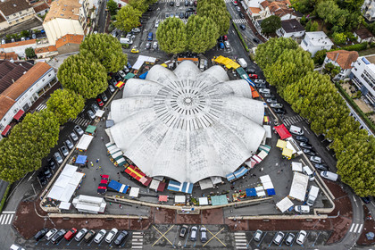 France, Charente-Maritime, Royan, central market (1955) by architects Louis Simon and André Morisseau shaped like the conch of a large white shell (aerial view)