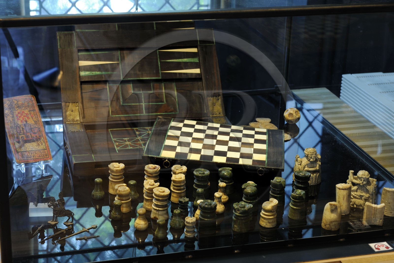 France, Paris (75), musée du Moyen-Age, ancien hôtel de Cluny, jeux du moyen-âge dont échecs et tarot