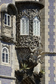 Portugal, région de Lisbonne, Sintra, le Palais national de Pena (Palacio Nacional da Pena) classé Patrimoine Mondial de l'UNESCO, l’arc de triton, décoré de détails néo-manuélins