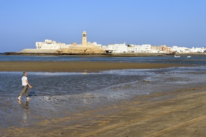 Sultanat d'Oman, gouvernorat de Ash Sharqiyah, ville et port de Sour, le vieux quartier de pêcheurs de Al Ayjah et son phare