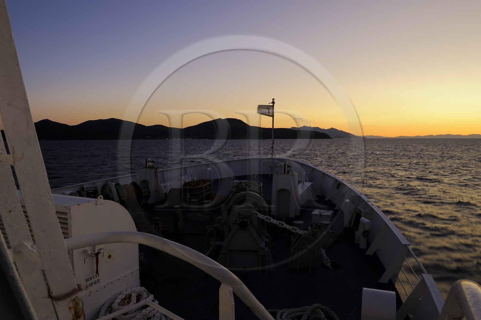 Italie, Toscane, ferry à destination de l’Ile d’Elbe au coucher de soleil