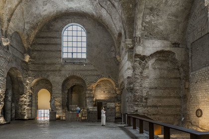 France, Paris, Musée de Cluny - Musée national du Moyen-Age (Middle Ages Museum in the former Hotel de Cluny), Frigidarium of the Cluny thermal baths, Roman and Gaulish collections