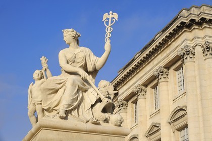 France, Yvelines (78), château de Versailles, classé Patrimoine Mondial de l'UNESCO, statue La Paix de Jean-Baptiste Tuby
