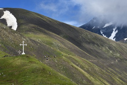 Georgia, Kakheti, Tusheti National Park, riders' caravan at Abano Pass at 2826 meters along the spectacular trail that connects Telavi to Omalo