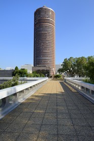 France, Rhône (69), Lyon, quartier de la Part-Dieu, le gratte-ciel de la tour du Crédit Lyonnais dite le Crayon par les architectes Cossutta & Associates