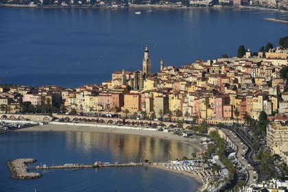 France, Alpes-Maritimes (06), Menton, la vieille ville dominée par la Basilique Saint Michel
