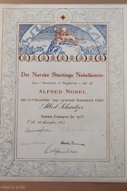Gabon, Province du Moyen-Ogooué, Lambaréné, Hopital Albert Schweitzer, copie du Prix Nobel d'Albert Schweitzer de 1952