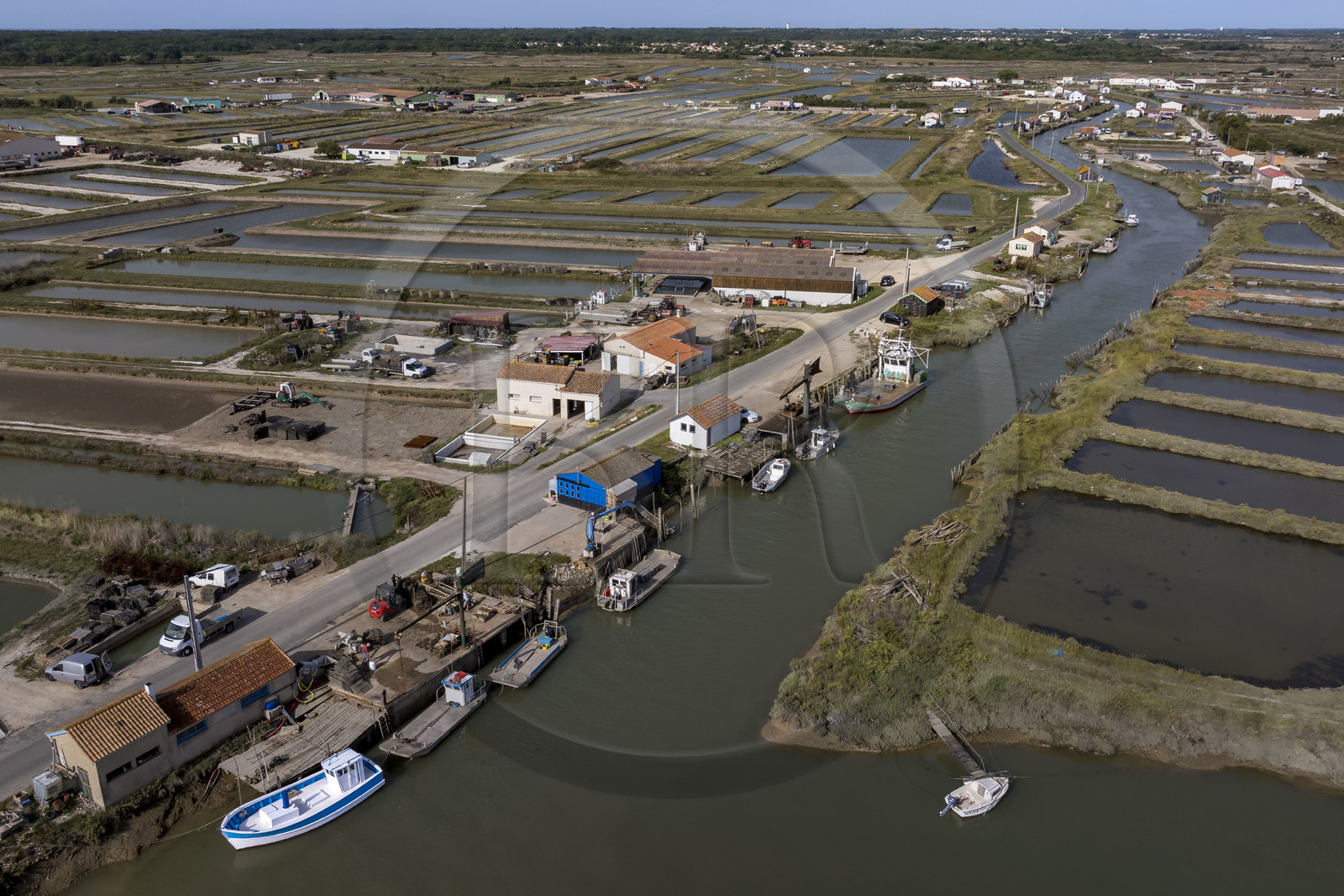 France, Charente-Maritime (17), Ile d'Oléron, Dolus-d’Oléron, le port ostréicole du Chenal d'Arceau