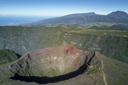 France, Ile de la Reunion, Parc National de la Réunion classé Patrimoine Mondial de l'UNESCO, le Cratère Commerson sur les flans du volcan Piton de la Fournaise et l'ancien volcan du Piton des Neiges en arrière plan (vue aérienne)