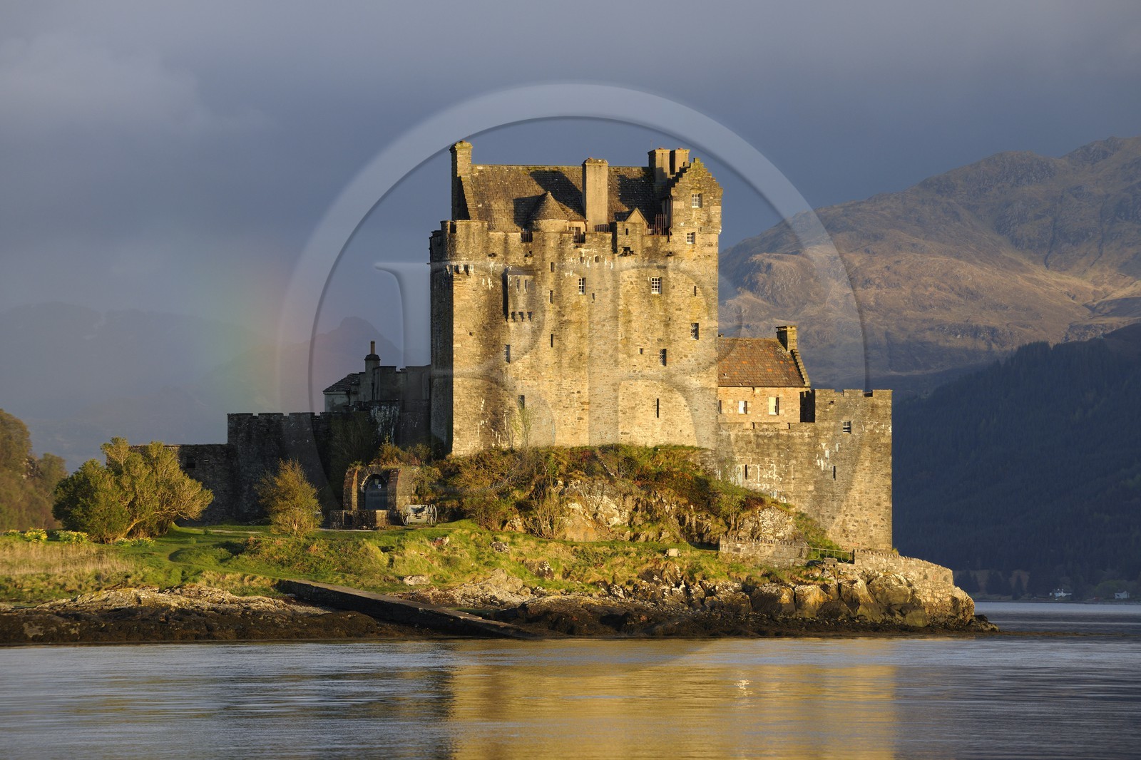 Royaume-Uni, Ecosse, région des Highlands, comté de Ross & Cromarty, Eilean Donan Castle, château à l'entrée du Loch Duich
