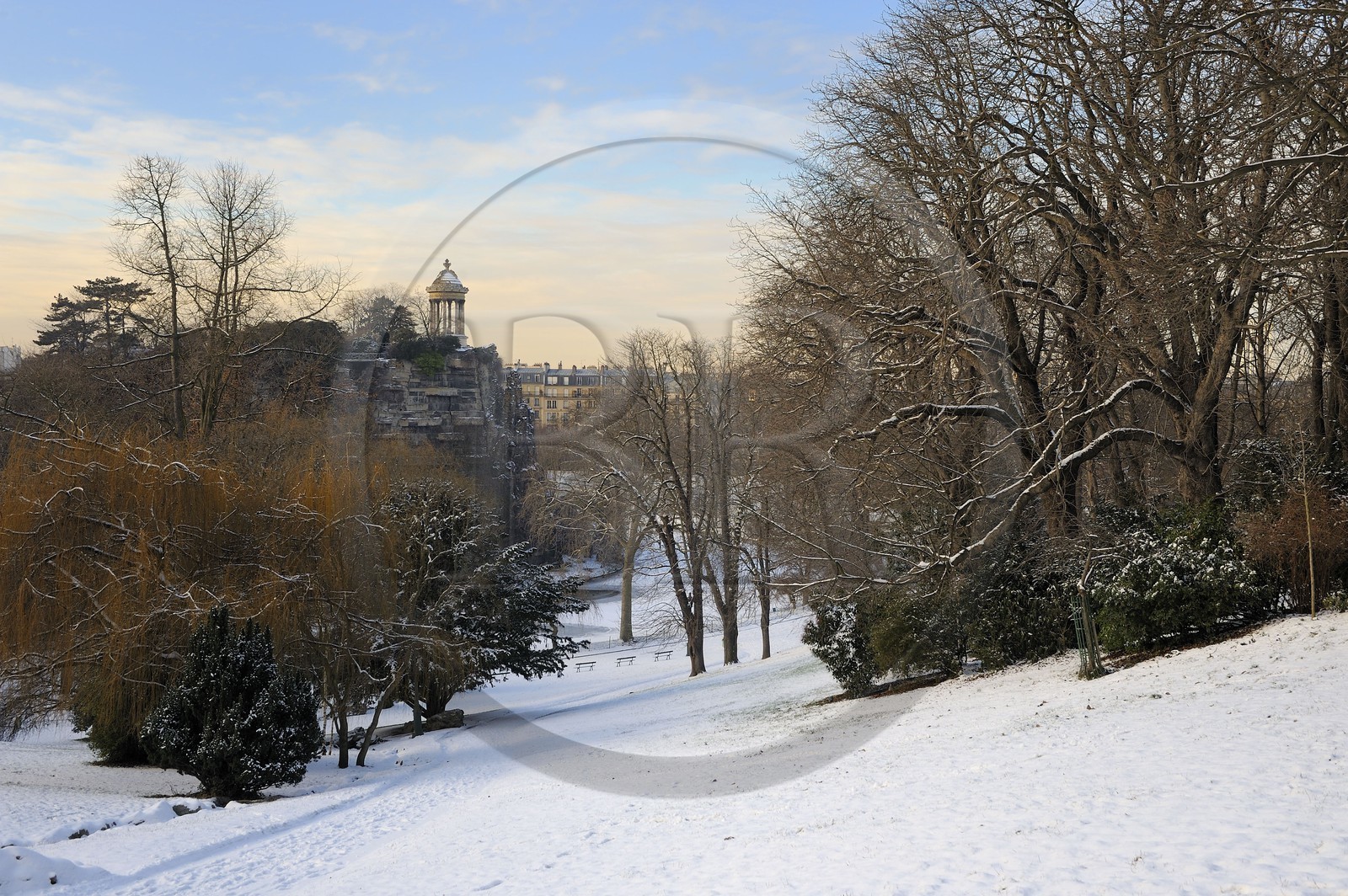 France, Paris (75), parc des Buttes Chaumont sous la neige