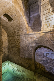 France, Hérault (34), Montpellier, centre historique appelé l’Ecusson, au sous-sol d'un immeuble de la rue de la Barralerie, le mikvé médiéval, bain rituel juif de purification du XIIIème siècle parmi les mieux conservés, est alimenté par une nappe d'eau souterraine constamment renouvelée