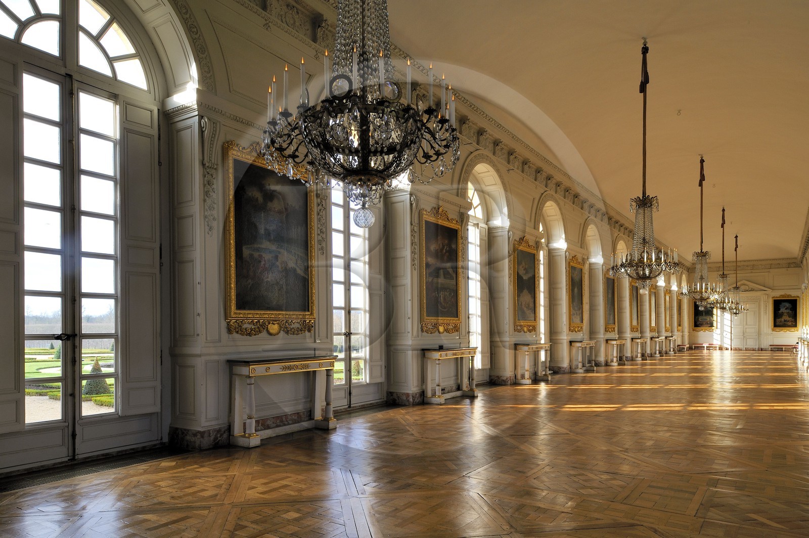 France, Yvelines (78), château de Versailles, classé Patrimoine Mondial de l'UNESCO, le Grand Trianon, la Galerie expose 21 tableaux représentant les bosquets de Versailles de Cotelle