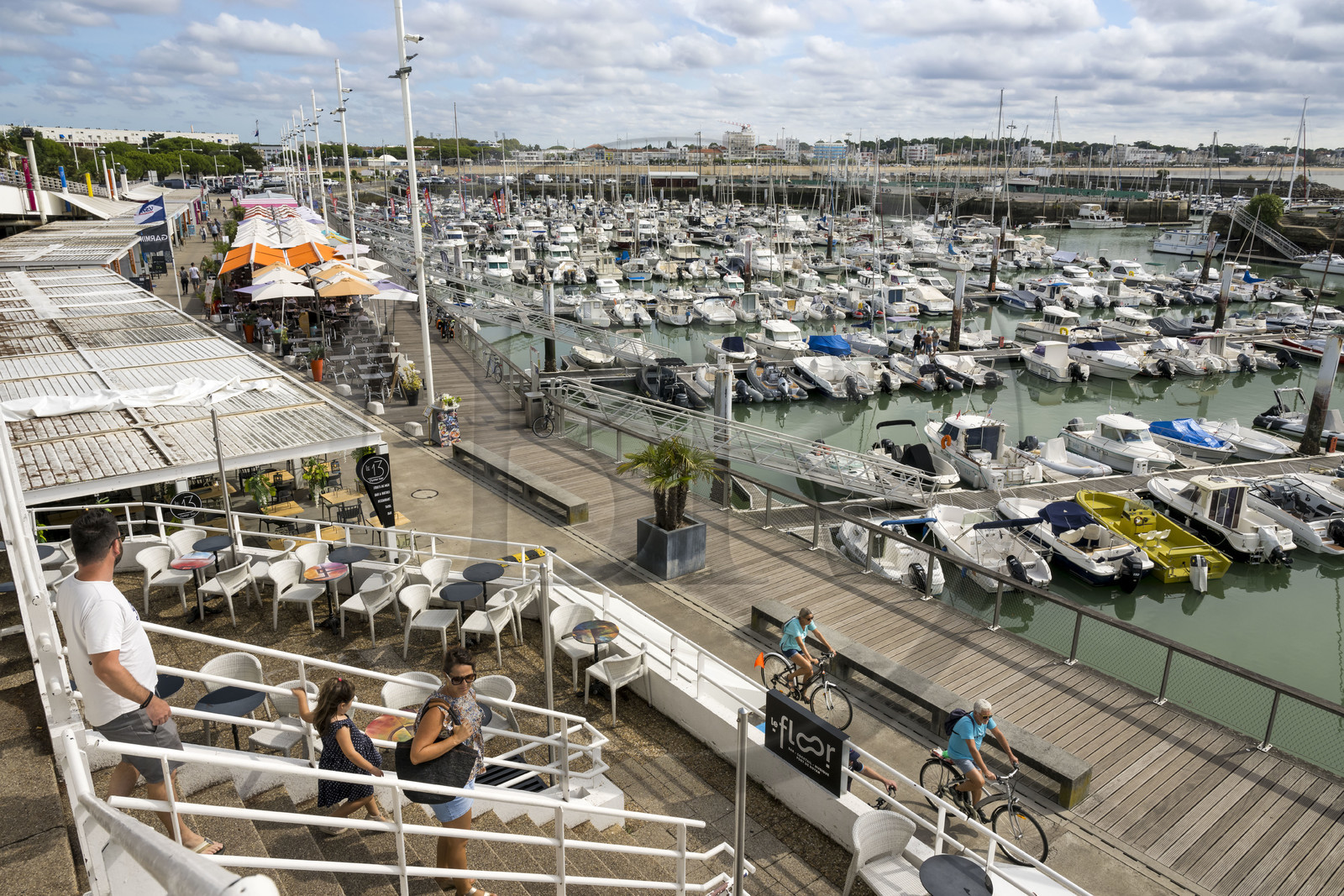 France, Charente-Maritime (17), Royan, les Voutes du Port au dessus du port de plaisance