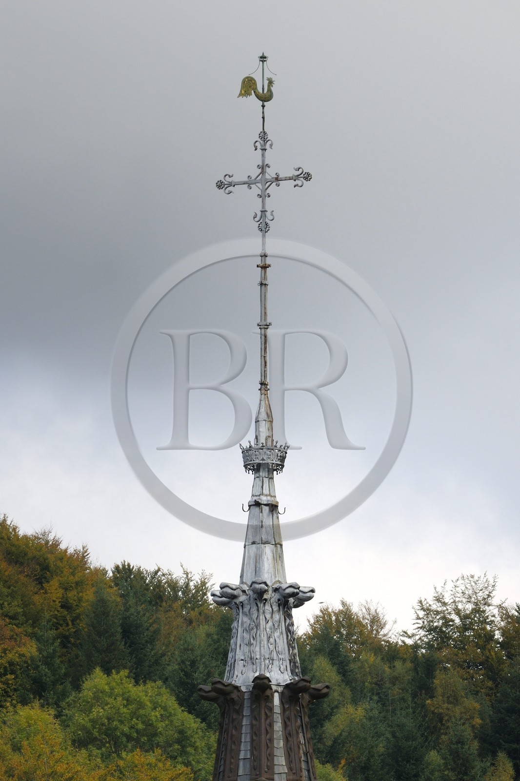 France, Vosges (88), Station thermale de Plombières-les-Bains, l'église, une couronne impériale sous la croix du clocher rappelle que cette église avait été construite à la demande de Napoléon III