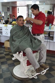 Nicaragua, Granada, hairdressers for men in the calle Real Xalteva
