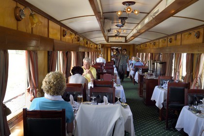 Namibie, région de Erongo, le train Shongololo express, la voiture-restaurant