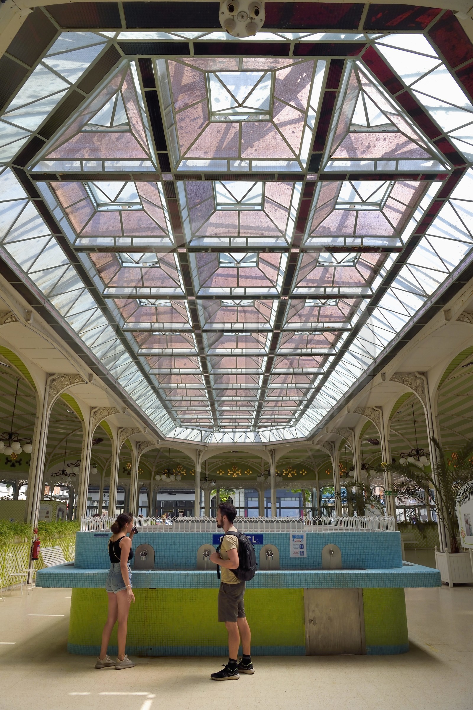 France, Allier (03), Vichy, Hall des Sources appelé aussi la Trinkalle regroupant les quatre sources d'État Grande Grille, Mesdames, Lucas et Chomel, avec une verrière art Déco de 1928