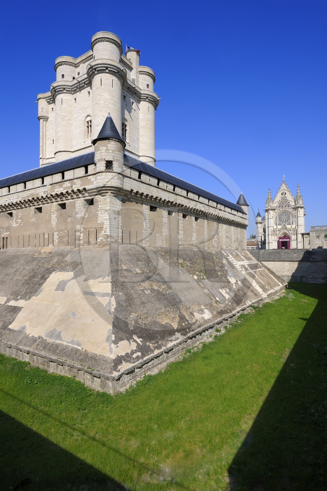 France, Val-de-Marne (94), Vincennes, le château de Vincennes, le donjon et la Sainte Chapelle