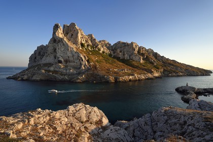 France, Bouches du Rhone, Marseille, National Park of the Calanques, Les Goudes, Passages des Croisettes, the cliffs of the Ile Maire (request for authorization necessary before publication)