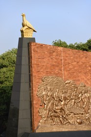 Zimbabwe, Harare, cimetière et le monument national pour commémorer la guérilla du Front patriotique tués pendant la guerre du Bush de Rhodésie du Sud, la sculpture de l’Oiseau du Zimbabwe au sommet