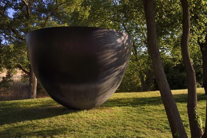 France, Bouches du Rhone,  Le Puy Sainte Reparade, Chateau La Coste vineyard and contemporary art center, monumental bronze chalice by the artist Guggi, baptized in reference to the Bible Calix meus inebrians (My cup makes me drunk) (Compulsory Mention)