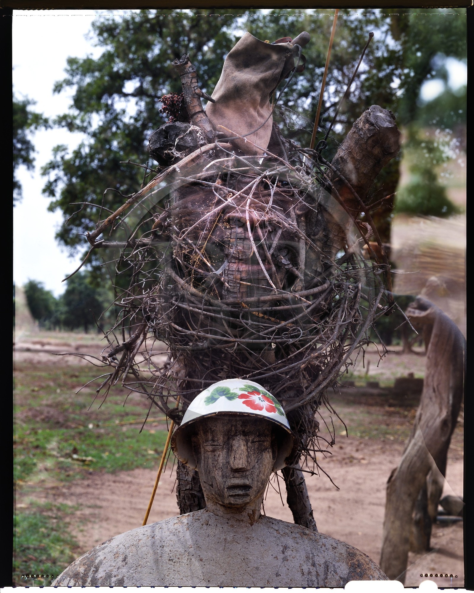 Burkina Faso, province de Poni, pays des Lobi, Loropéni, autel et fétiche qui sont les liens avec les esprits et les ancetres