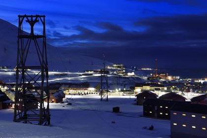 Norway, Svalbard, Spitzbergen, Longyearbyen, former coal carrying headframes and abandoned central building cableway building in the background