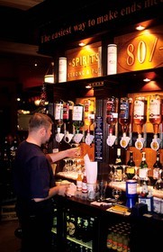 Royaume-Uni, Ecosse, Glasgow, le Tennent's Bar, un pub du quartier de l' Université