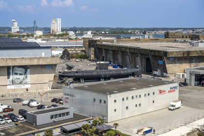 France, Morbihan (56), Lorient, Lorient La Base, ancienne base de sous-marins construite par les Allemands durant la Seconde Guerre mondiale, sous-marin Flore S645 en service de 1964 à 1989 et son musée