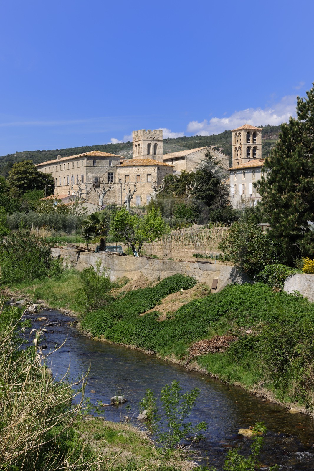 France, Aude (11), village de Caunes-Minervois, abbaye  bénédictine fondée en 780