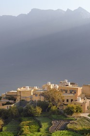 Sultanat d'Oman, Gouvernorat d'Al-Batina du Sud, Hajar occidental, Wadi Mistall, village de Wakan (Wukan) en dessous des cultures en terrasses