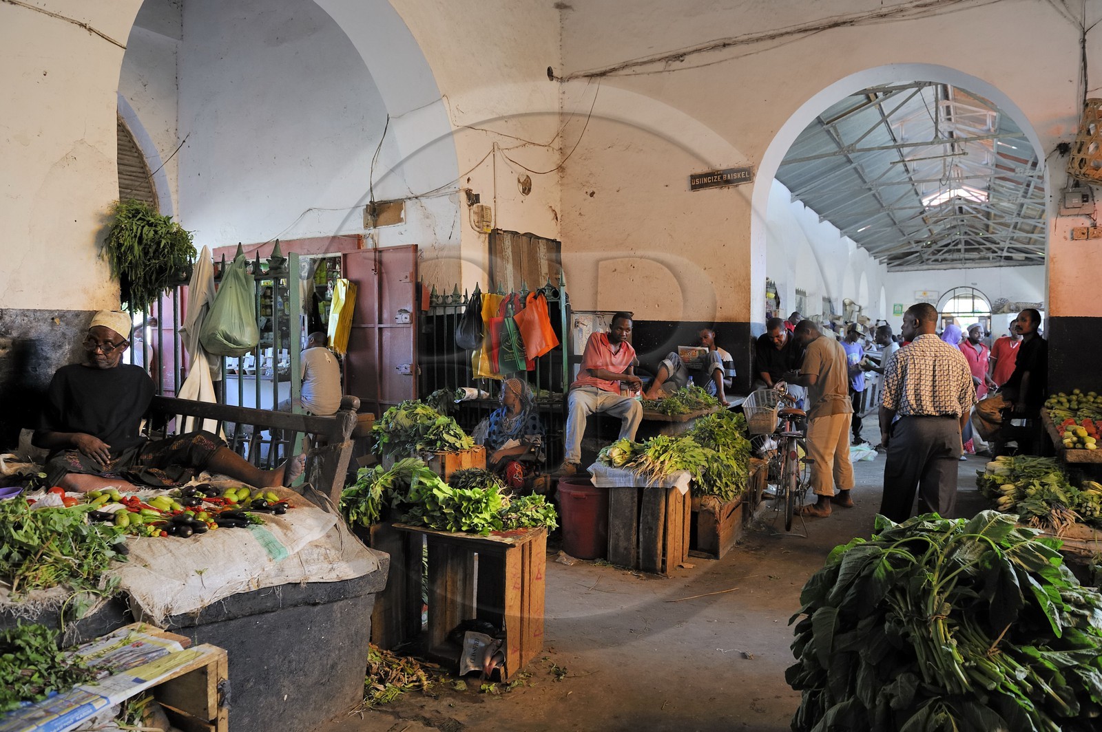 Tanzanie, archipel de Zanzibar, île de Unguja (Zanzibar), ville de Zanzibar, quartier Stone Town, classé Patrimoine Mondial de l' UNESCO, le marché de Darajani, étal de légumes Tanzanie, archipel de Zanzibar, île de Unguja (Zanzibar), ville de Zanzibar, quartier Stone Town, classé Patrimoine Mondial de l' UNESCO, le marché de Darajani, étal de légumes