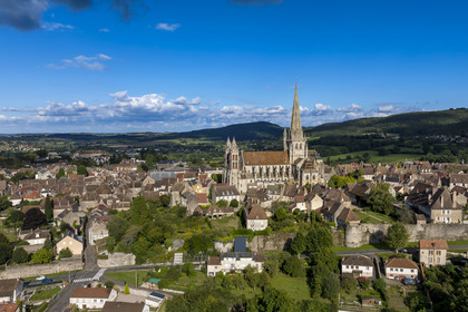 France, Saône-et-Loire (71), Autun, la cathédrale Saint-Lazare et vestiges des remparts gallo-romains (vue aérienne)