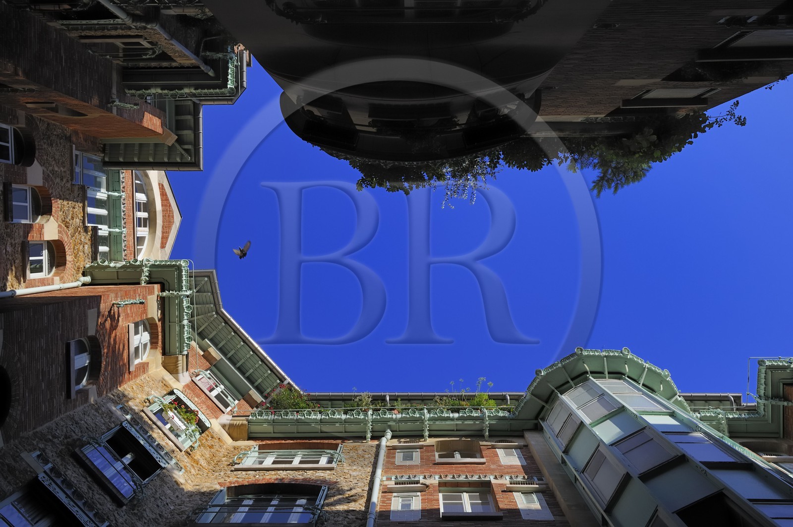 France, Paris (75), le Castel-Beranger, immeuble du 14 rue La Fontaine de style Art Nouveau  par Hector Guimard France, Paris (75), le Castel-Beranger, immeuble du 14 rue La Fontaine de style Art Nouveau  par Hector Guimard