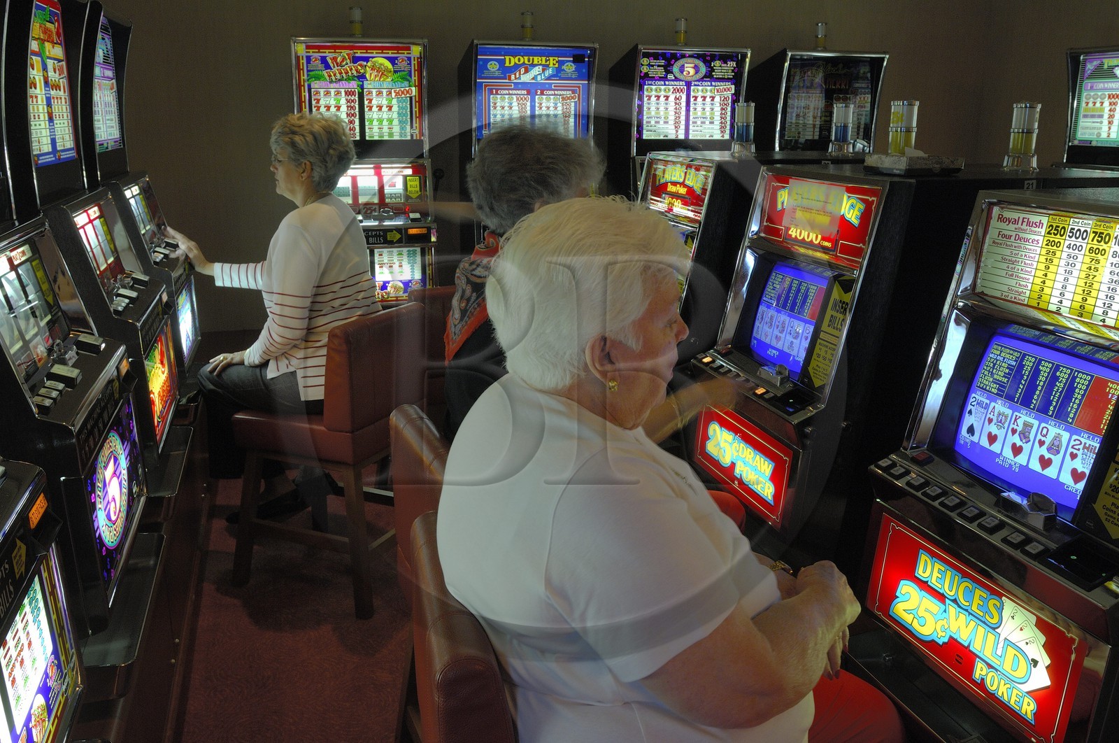 Italie, croisière à bord du Silvershadow de la compagnie Silversea, le casino, machine à sous