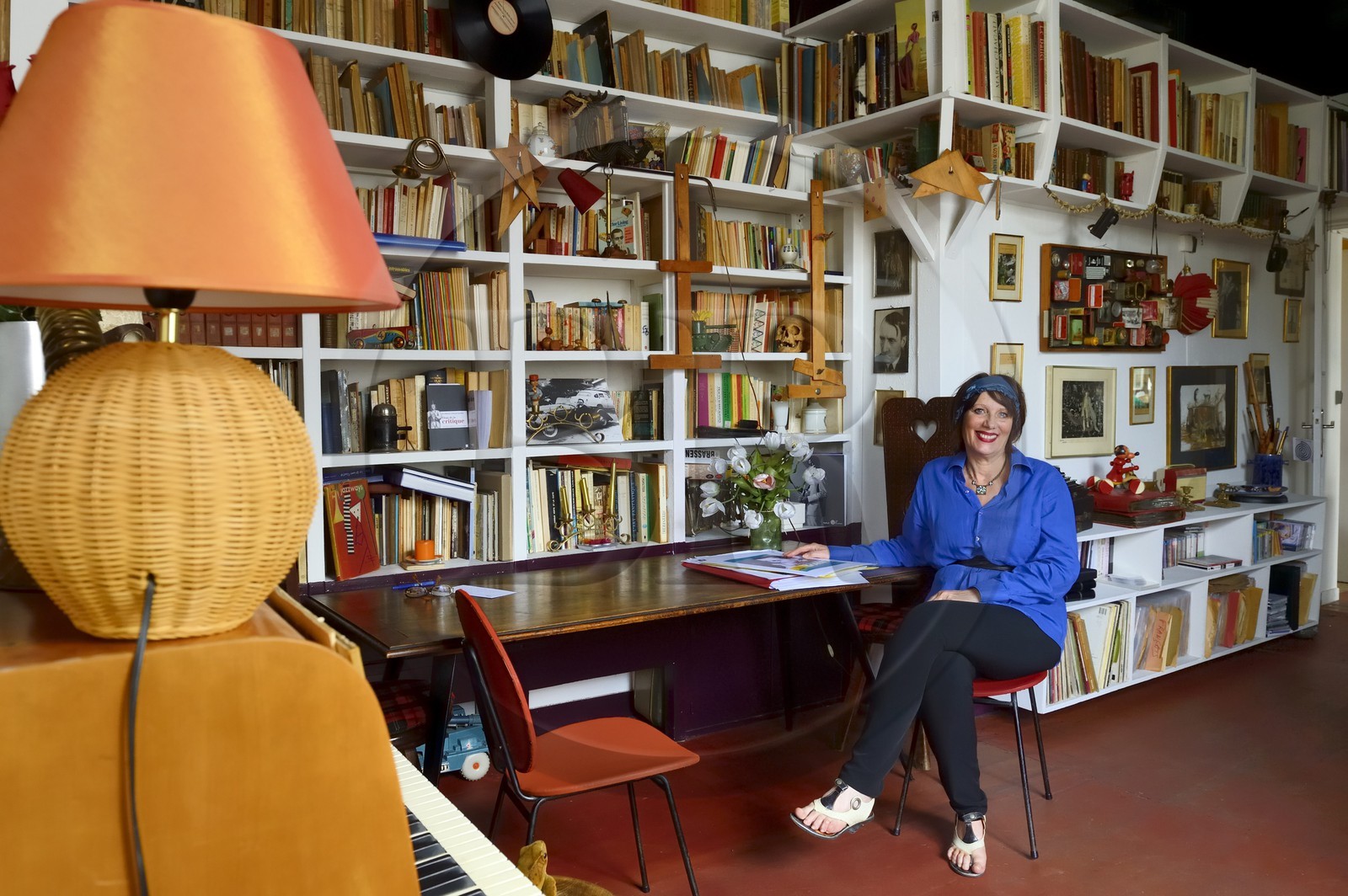 Paris (75), Cité Véron au 94 Bd de Clichy, appartement de Boris Vian, Nicole Bertolt qui gère le souvenir et l'oeuvre de Vian Paris (75), Cité Véron au 94 Bd de Clichy, appartement de Boris Vian, Nicole Bertolt qui gère le souvenir et l'oeuvre de Vian