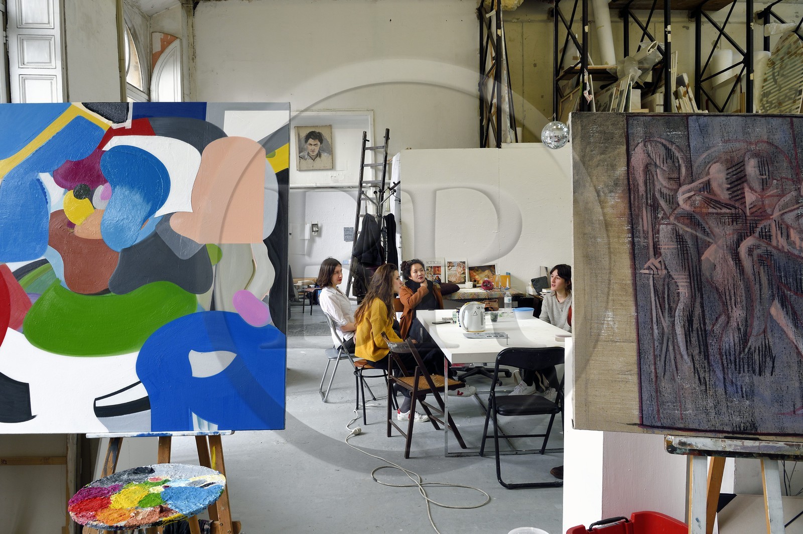 France, Paris (75), quartier de Saint-Germain-des-Prés, Ecole nationale supérieure des Beaux-Arts, batiment Chimay dans l'ancien Hotel de Chimay, espaces d'étudiants dans l'atelier Jean-Michel Alberola