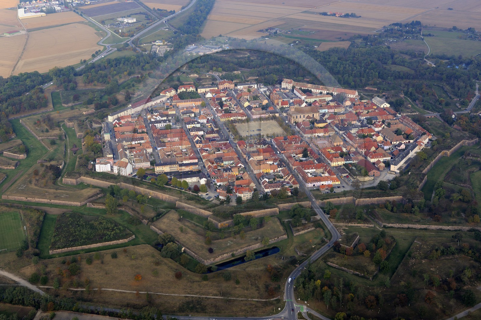 France, Haut-Rhin (68), Neuf-Brisach, ville fortifiée par Vauban et classée Patrimoine Mondial de l'UNESCO (vue aérienne)