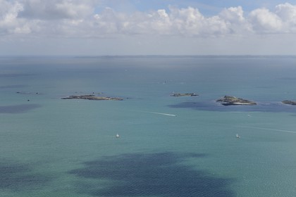 France, Morbihan, Quiberon peninsula (presqu'ile de Quiberon) south point towards les Birvideaux, Toul Bihan and de Toul Bras islands (aerial view)