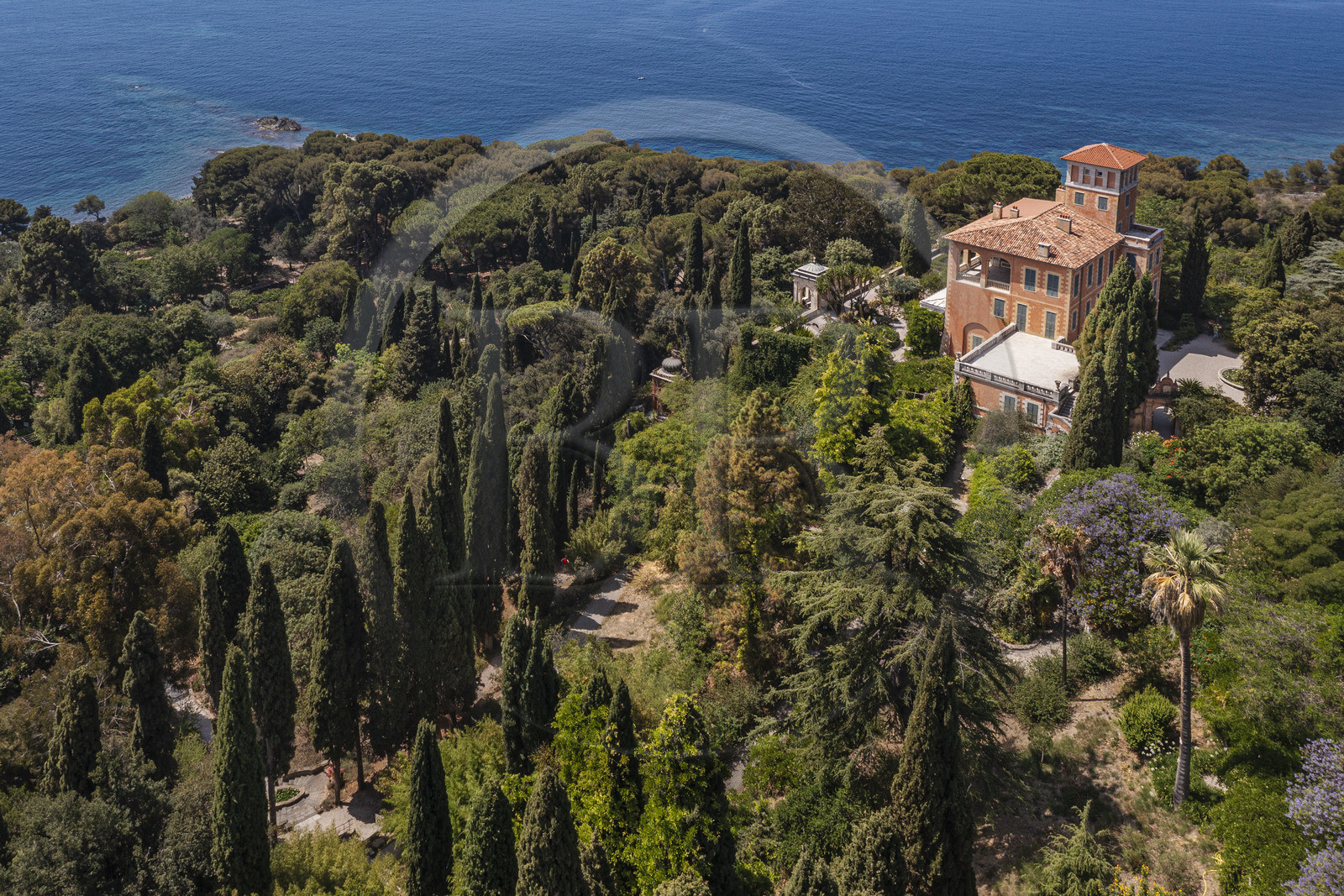 Italie, Ligurie, Province d'Imperia, Vintimille, Jardin botanique Hanbury autour du Palazzo Orengo (vue aérienne)