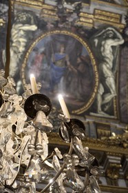 France, Yvelines (78), château de Versailles, classé Patrimoine Mondial de l'UNESCO, Galerie des Glaces, architecte Jules Hardouin-Mansart (1678 - 1684), détail d'un lustre