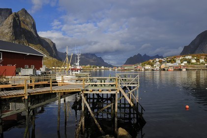 Norvège, Nordland, Iles Lofoten, ile de Moskenesoy, le village de pêcheurs de Reine