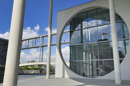 Allemagne, Berlin, Bundestag, Marie Elisabeth-Luders Haus par l'architecte Stephan Braunfels sur les berges de la rivière Spree, batiments du nouveau complexe parlementaire